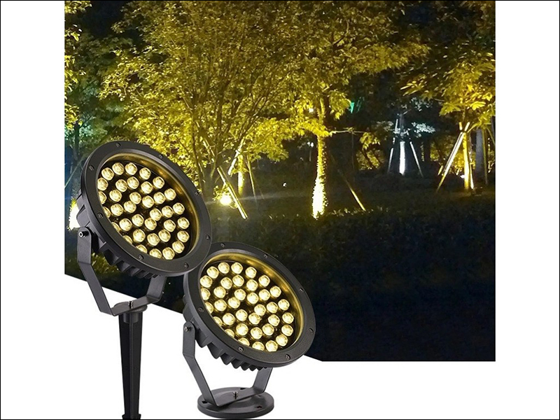 Thiết kế chân có đế của đèn LED chiếu cây RGB rất thuận tiện